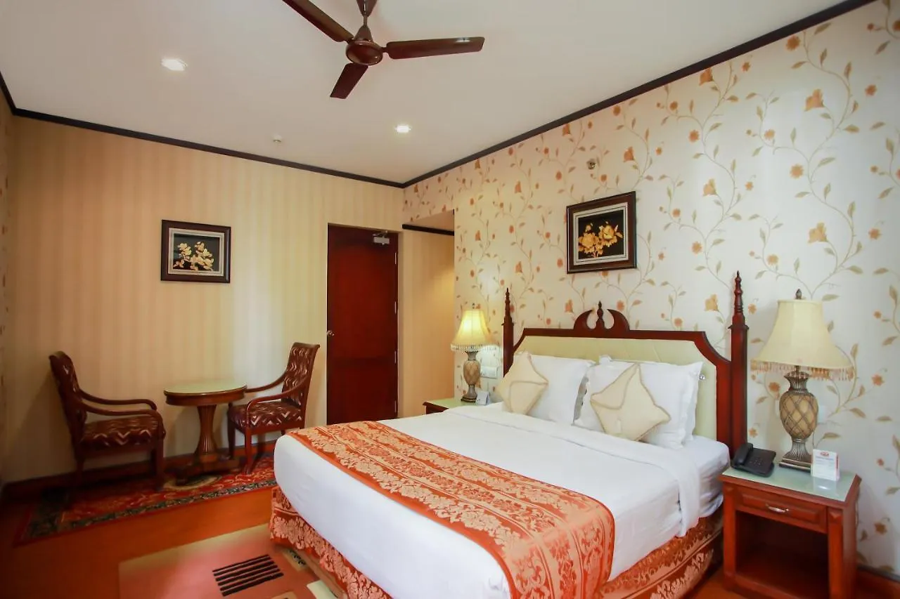 Palette - Madathil Regency Hotell Kondālseri
